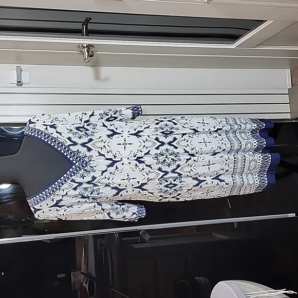 STUDIO ONE DRESS - Picture 2 of 6